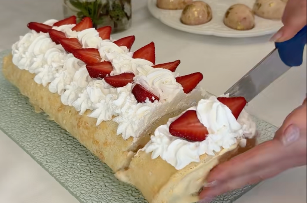 Pozabite na klasične torte – ta ledena rolada je trenutno najbolj mamljiva poletna sladica (foto: TikTok/helenapudic)
