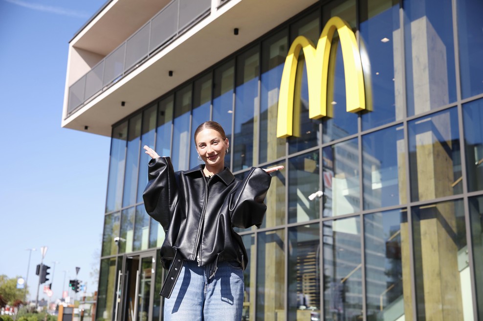 Živijo, jaz sem Vanesa. In tako kot ti iščem službo – morda sem jo našla v McDonald'su! (foto: Aleksandra Saša Prelesnik)