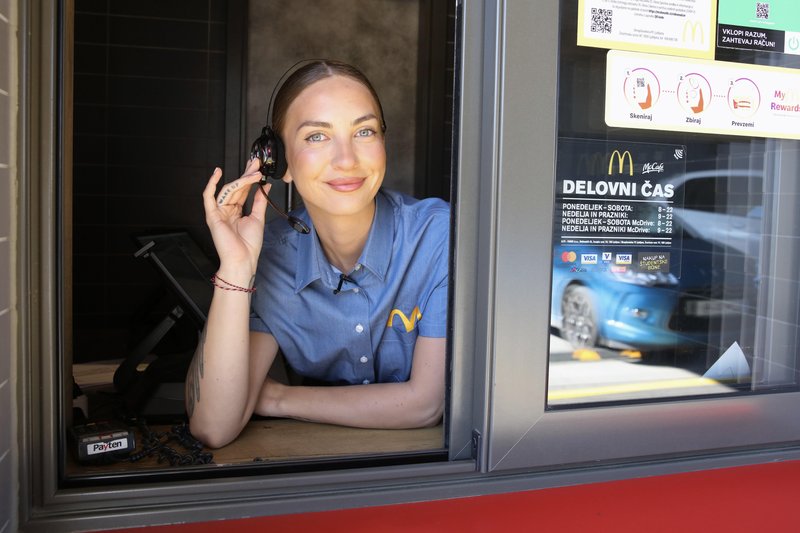 Živijo, jaz sem Vanesa. In tako kot ti iščem službo – morda sem jo našla v McDonald'su!