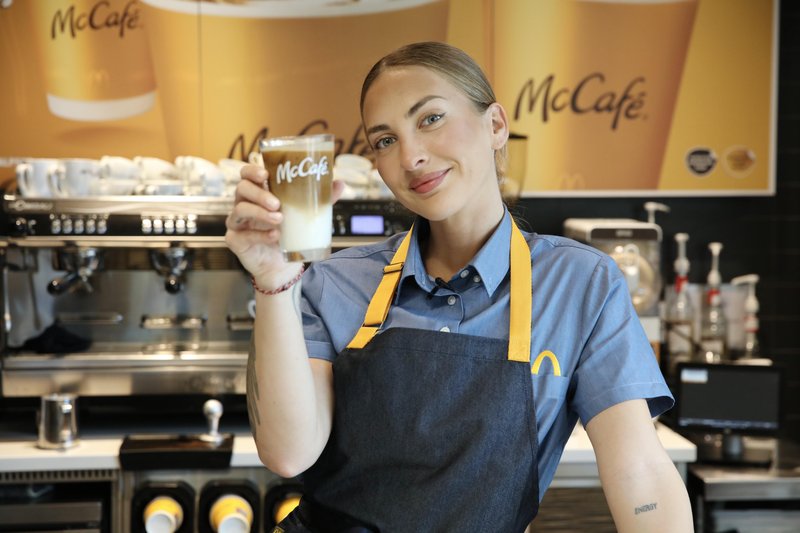 Živijo, jaz sem Vanesa. In tako kot ti iščem službo – morda sem jo našla v McDonald'su!