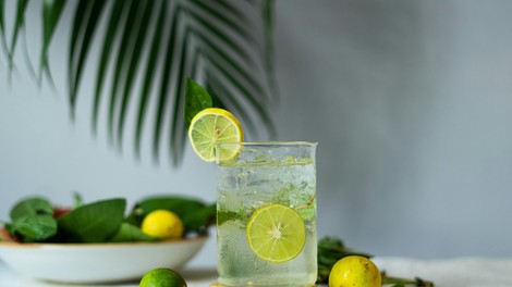 Vsako jutro na prazen želodec spijte osvežilno limonado, ena skrivna sestavina v njej dela čudeže