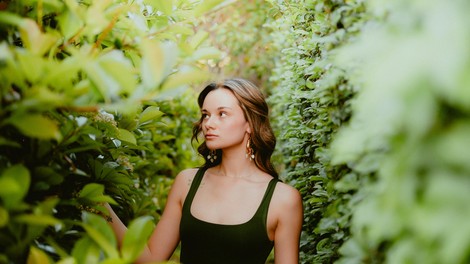 "Prijateljica mi je povedala, da je slišala svoja starša seksati, a v resnici ... sem bila z njenim očetom jaz!" (vroča izpoved)