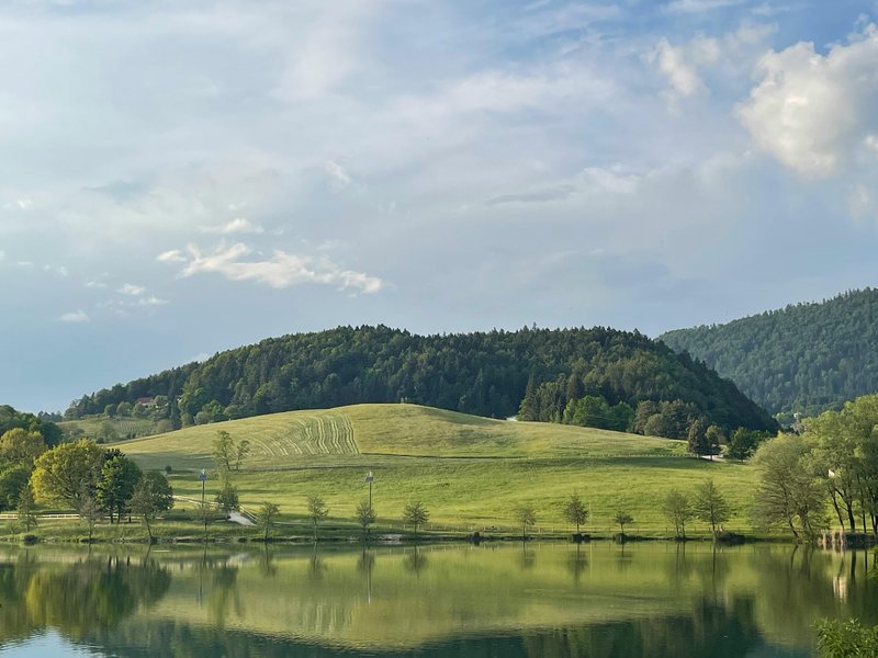 Poletje je tu: najboljša slovenska jezera za kopanje in hiter pobeg pred vročino