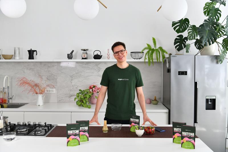 Barva, pena, trenutek: POP Matcha skozi Leica objektiv