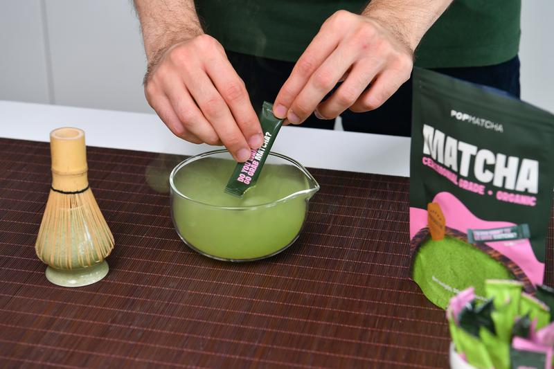 Barva, pena, trenutek: POP Matcha skozi Leica objektiv
