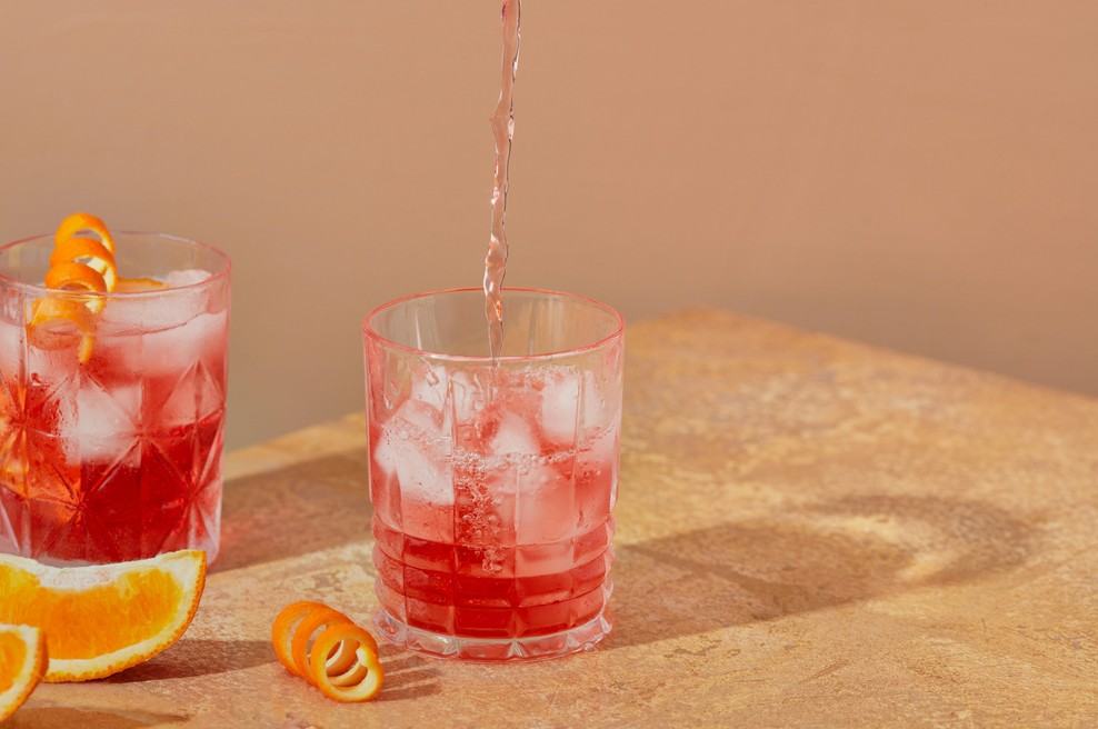 Lambrusco spritz: presenetljiva italijanska različica spritza, ki jo letos odkrivajo ljubitelji aperitivov (foto: Unsplash)