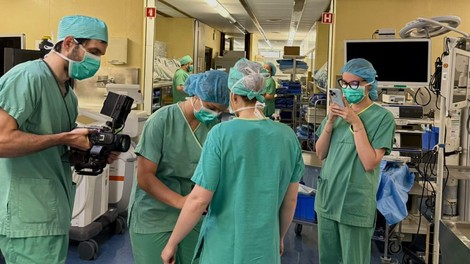 Dekleta pri projektu Hud Job so spoznavale raznolike (in izredno zanimive) poklice v UKC Ljubljana