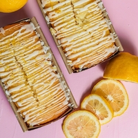Opozorilo: ta sočen limonin kolač z glazuro povzroča odvisnost