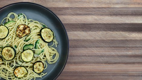 "Te testenine jem že tri dni zapored, popolne so za vročinski val!" Recept, ki vam bo prihranil čas in živce
