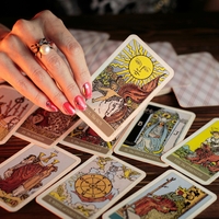 Ne razmišljajte predolgo: prva tarot karta, ki vas pritegne, skriva sporočilo za vas