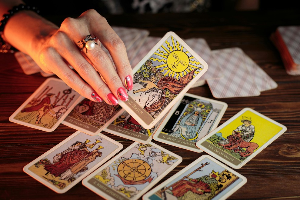 Ne razmišljajte predolgo: prva tarot karta, ki vas pritegne, skriva sporočilo za vas