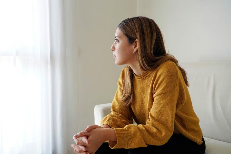 5 znakov, da niste preboleli bivšega partnerja (četudi je minilo veliko časa)