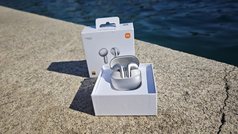 Xiaomi Buds 6: majhne slušalke, ki hitro postanejo del vsakdana