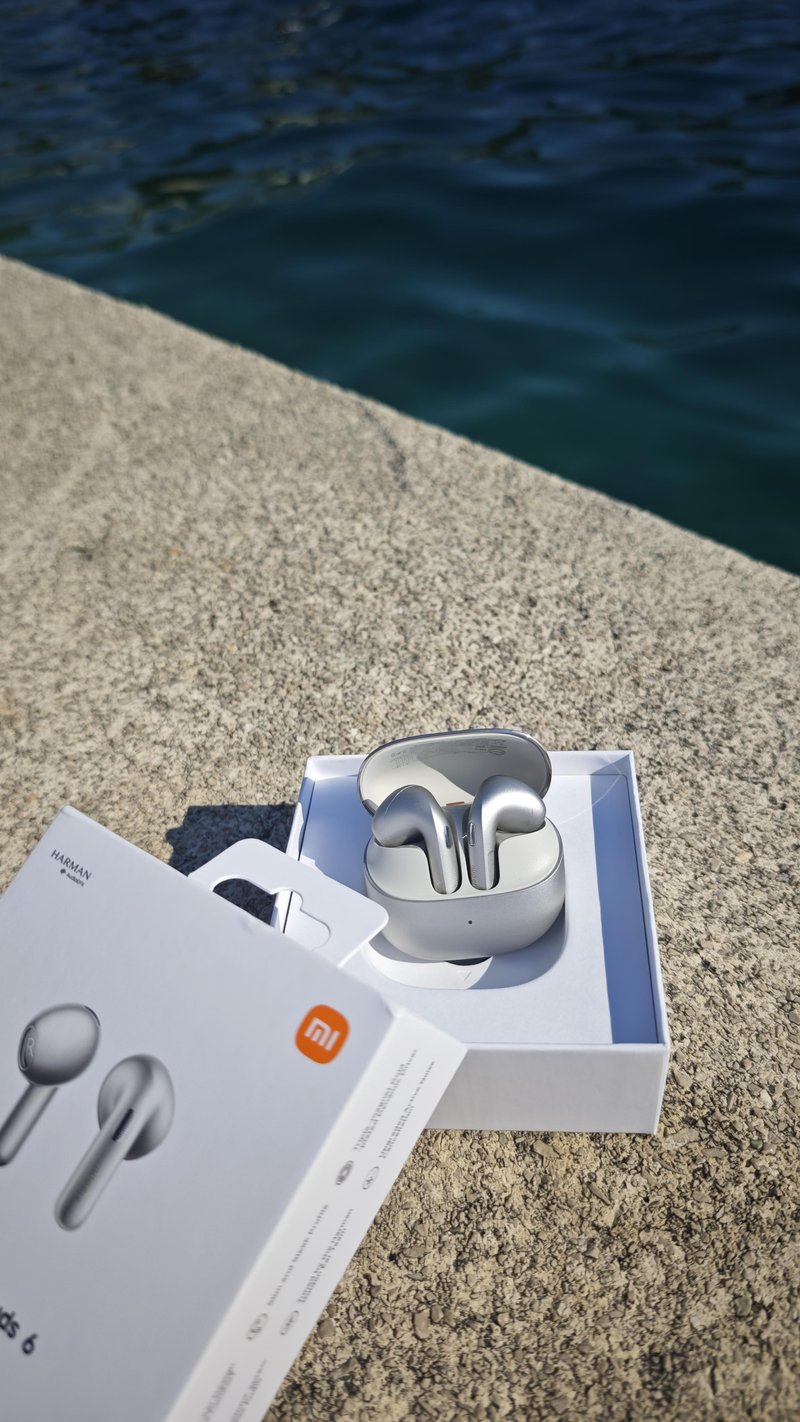 Xiaomi Buds 6: majhne slušalke, ki hitro postanejo del vsakdana