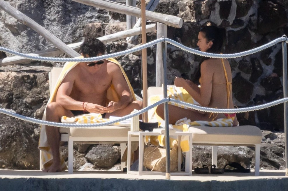 To so razkošni hoteli v Italiji, kjer sta medene tedne preživljala Dua Lipa in Callum Turner (foto: Profimedia)