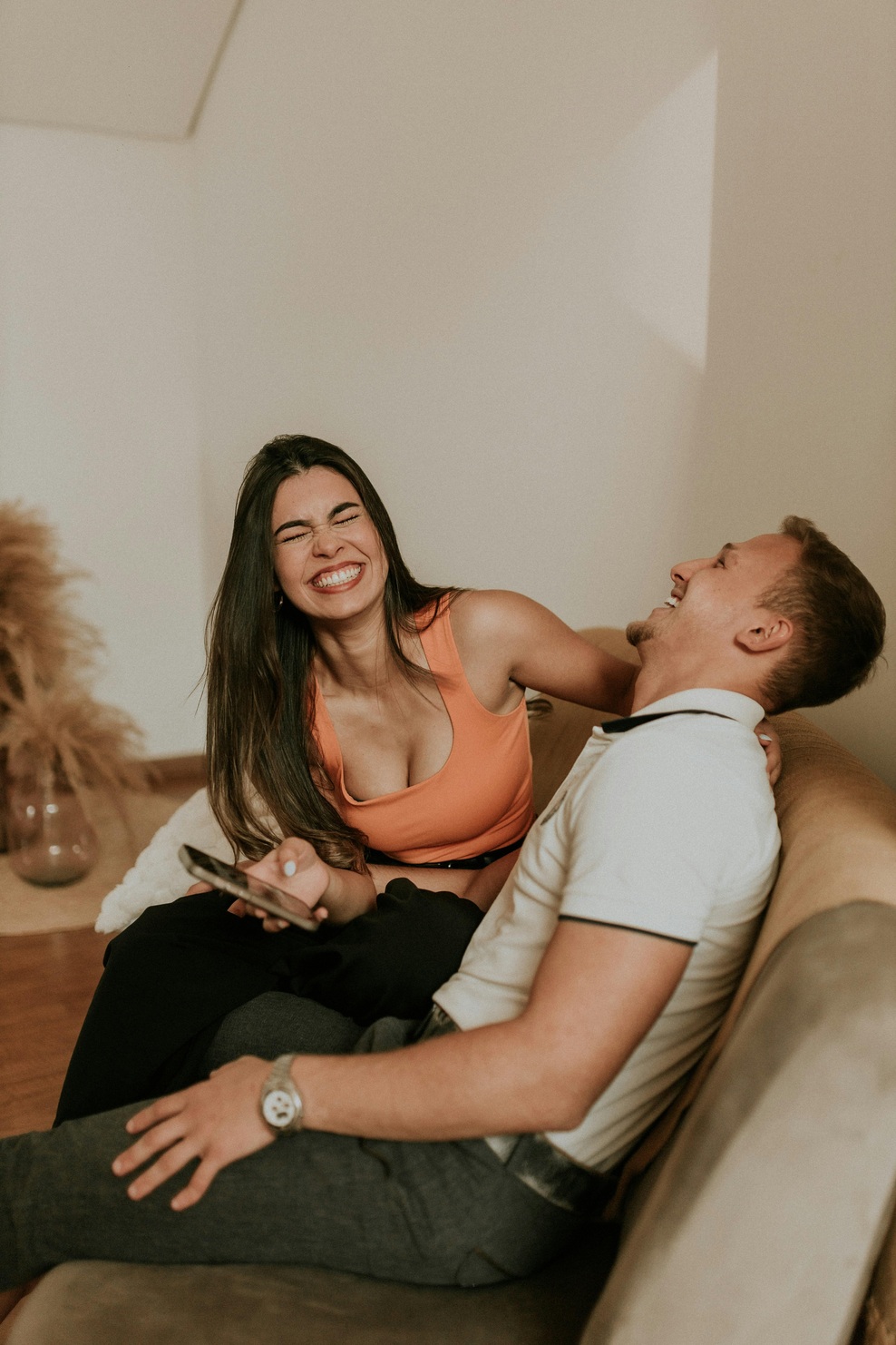 "Z najboljšo prijateljico sva pijana gledala film, ko me je pogledala v oči in ..." (vroča izpoved moškega) (foto: Unsplash)