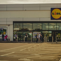 Lidl za manj kot 12 evrov prodaja kos, ki vam lahko na potovanju prihrani pravo malo bogastvo