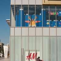 Modni izbor uredništva: 3 najbolj trendi H&M pokrivala za čez kopalke, ki jih morate imeti