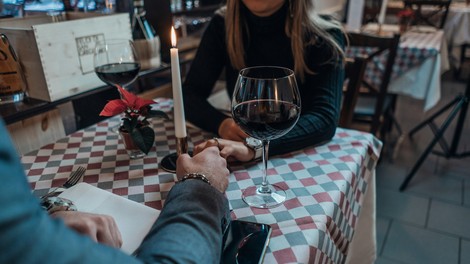Bizarna resnična prigoda z zmenka: "Ko sem prišel ponjo, je rekla: 'To bo 100 evrov' in želela, da ..."