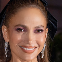 Jennifer Lopez v modo vrnila obutev, ki optično podaljša noge (poda se skoraj k vsaki kombinaciji)
