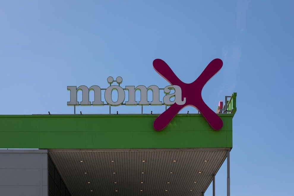 momax