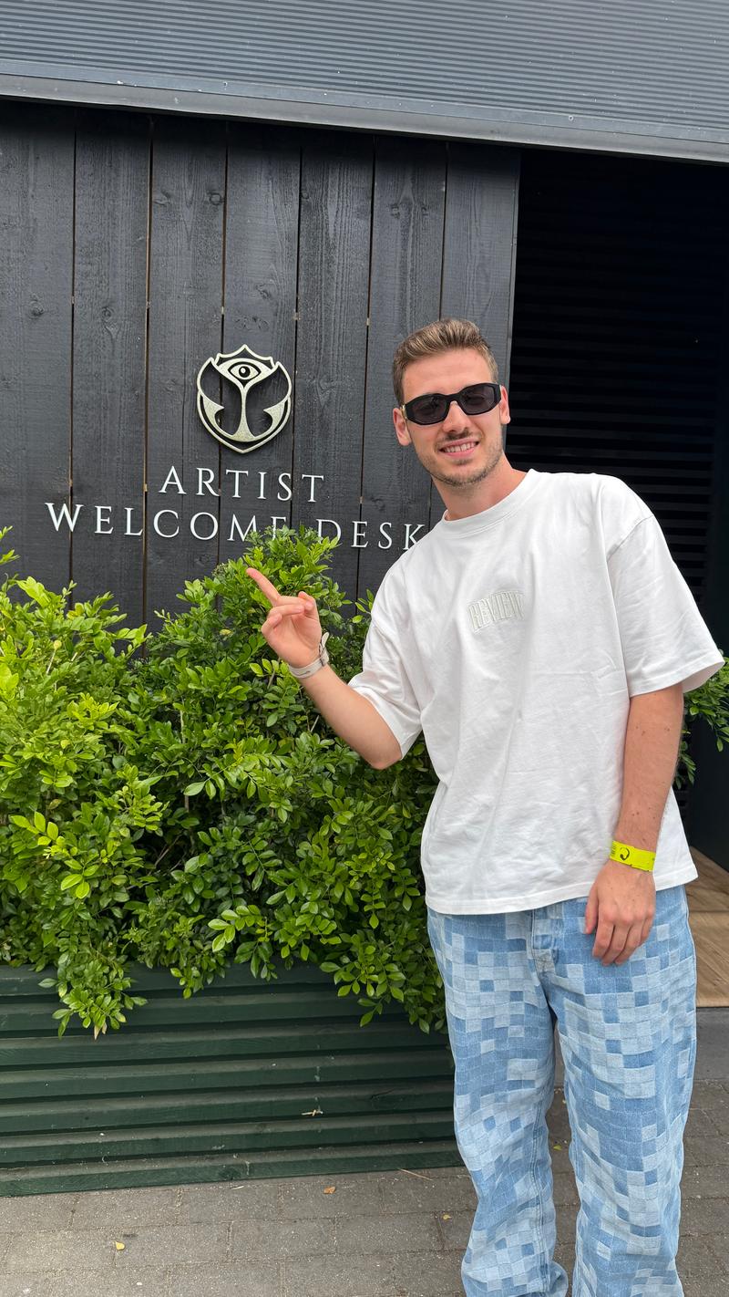 Prepoznate svetovnega zvezdnika, ki ga je naš Matway spoznal na Tomorrowlandu? (FOTO)
