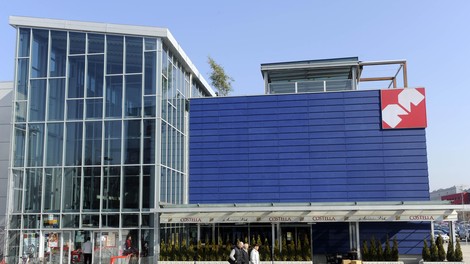 V ljubljanskem nakupovalnem središču odprli začasno trgovino znane znamke, kjer oblačila dobite že za 10 evrov
