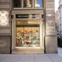 Pred desetimi leti jo je imela skoraj vsaka – to pa je razlog, da torbice Michael Kors danes niso več to, kar so bile