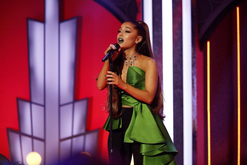 Ariana Grande sprejela drastično odločitev – oboževalce pa že mesece skrbi, kaj se dogaja z njo