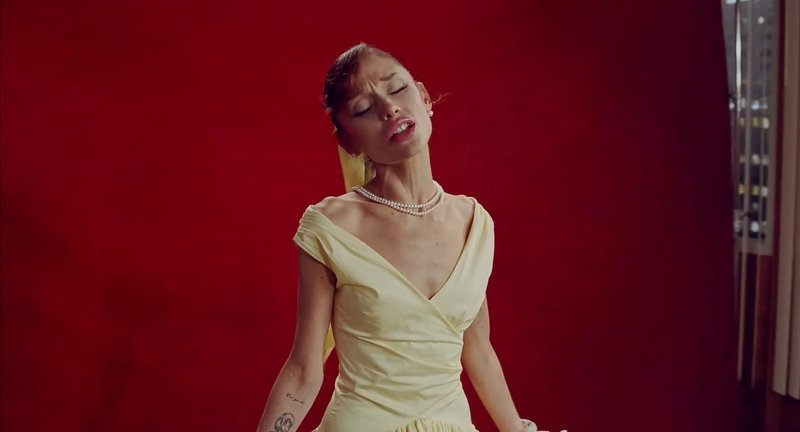 Ariana Grande sprejela drastično odločitev – oboževalce pa že mesece skrbi, kaj se dogaja z njo