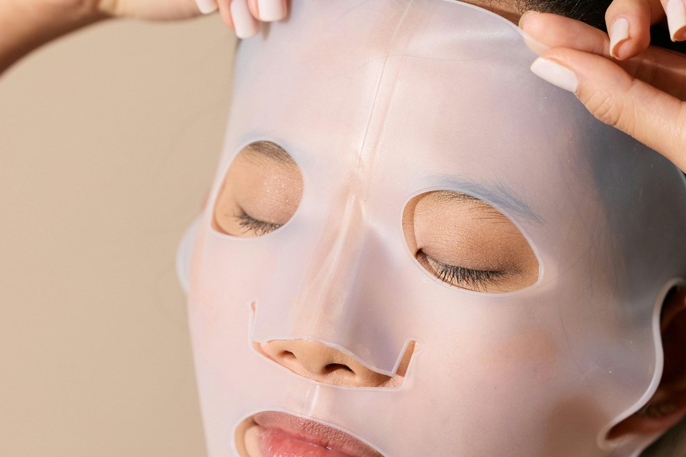 3 kolagenske maske za obraz, ki so obnorele TikTok – obljubljajo napeto kožo v nekaj minutah, dobite pa jih tudi pri nas