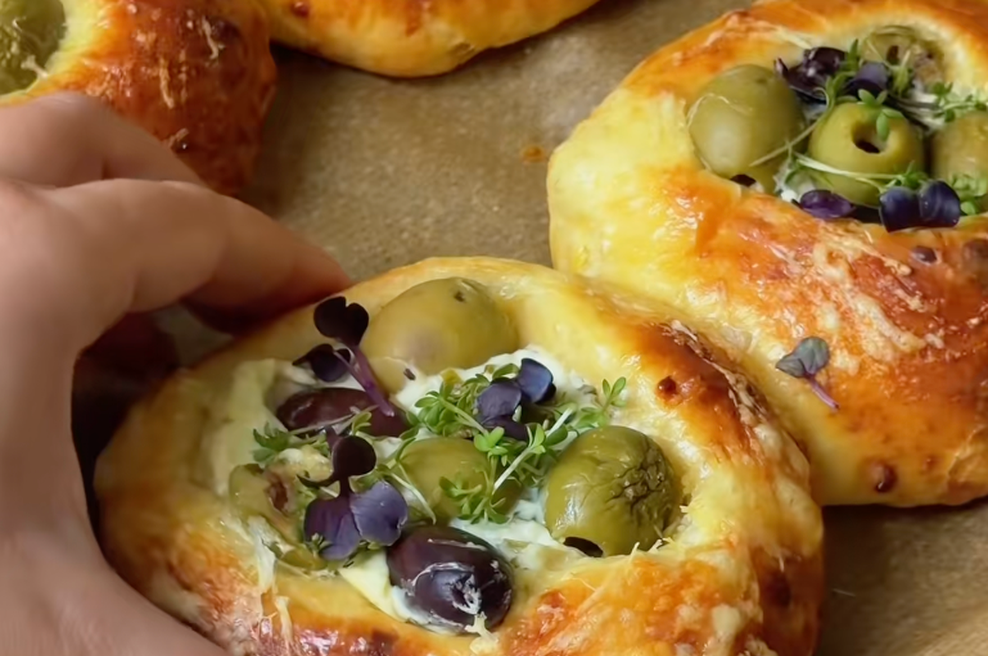 Ta okusen poletni prigrizek boste želeli pripraviti še danes: popoln je za na plažo, bazen ali piknik (foto: TikTok/welcometoangieskitchen/posnetek zaslona)