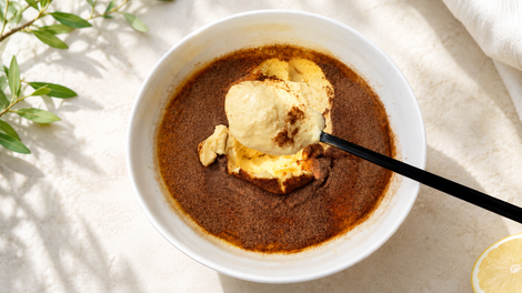 Recept: za ta kremasti cheesecake s 43 g beljakovin na porcijo potrebujete le 5 sestavin in 5 minut