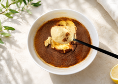 Recept: za ta kremasti cheesecake s 43 g beljakovin na porcijo potrebujete le 5 sestavin in 5 minut