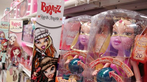 Se še spomnite Bratz? Za najbolj kul punčkami 2000-ih se skriva precej divja zgodba