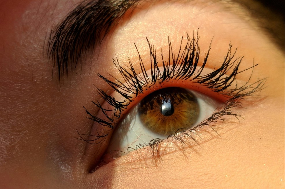 Presenetljiv lepotni trik: namesto maskare uporabite kar ta izdelek (foto: Unsplash)