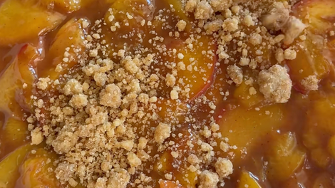 Breskve še nikoli niso bile boljše: preizkusite ta recept za sočno poletno pecivo