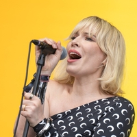 Ekskluzivno za Cosmopolitan z Natasho Bedingfield, kraljico hita Unwritten: »Z leti sem se naučila biti malce večja diva«