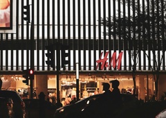 Za ta izdelek vam ne bo nihče verjel, da ni dizajnerski, a v H&M ga dobite za samo 15 evrov