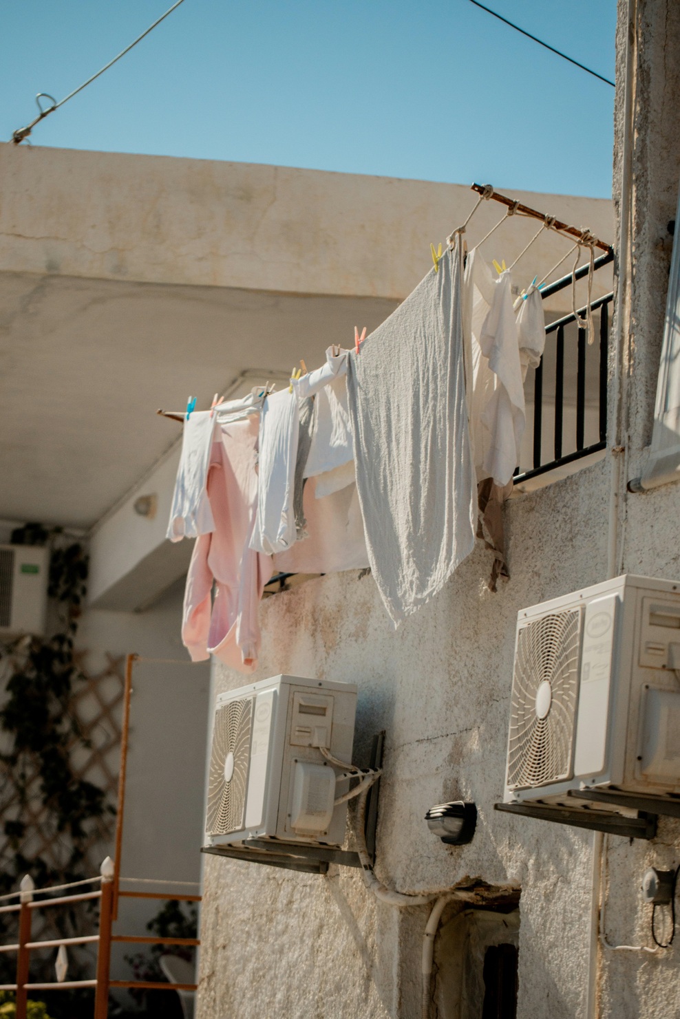 V samostanih naj bi namesto mehčalca uporabljali ta dva preprosta dodatka – perilo pa diši še več dni (foto: Unsplash)