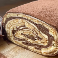 Tiramisu ali palačinke? Verjeli ali ne, našli smo sladico, ki združuje oboje