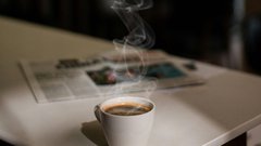 Vrela voda lahko pokvari okus vaše kave: izognite se pogosti napaki in poskrbite za precej boljši jutranji napitek