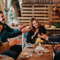 Med domom in službo se odpira tretji prostor – ali veste, kateri je vaš in zakaj ga tako zelo potrebujete?