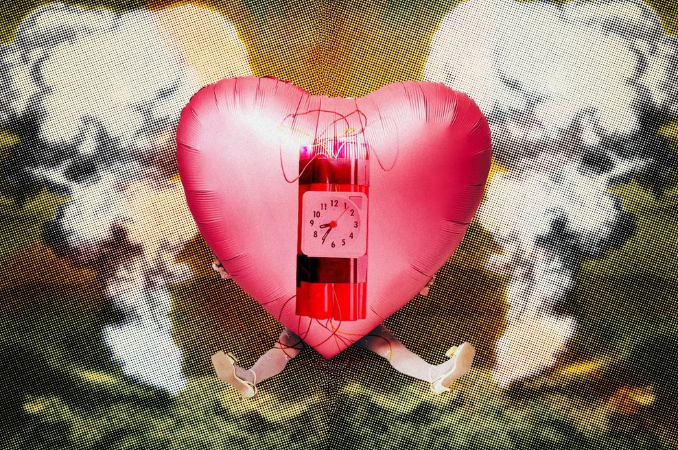 Kaj je 'love bombing'? Na začetku se vam zdi kot sanjski partner - dokler se vse ne spremeni (tega znaka ne spreglejte) (foto: MARY FAMA ZA COSMOPOLITAN USA)