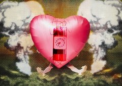 Kaj je 'love bombing'? Na začetku se vam zdi kot sanjski partner - dokler se vse ne spremeni (tega znaka ne spreglejte)