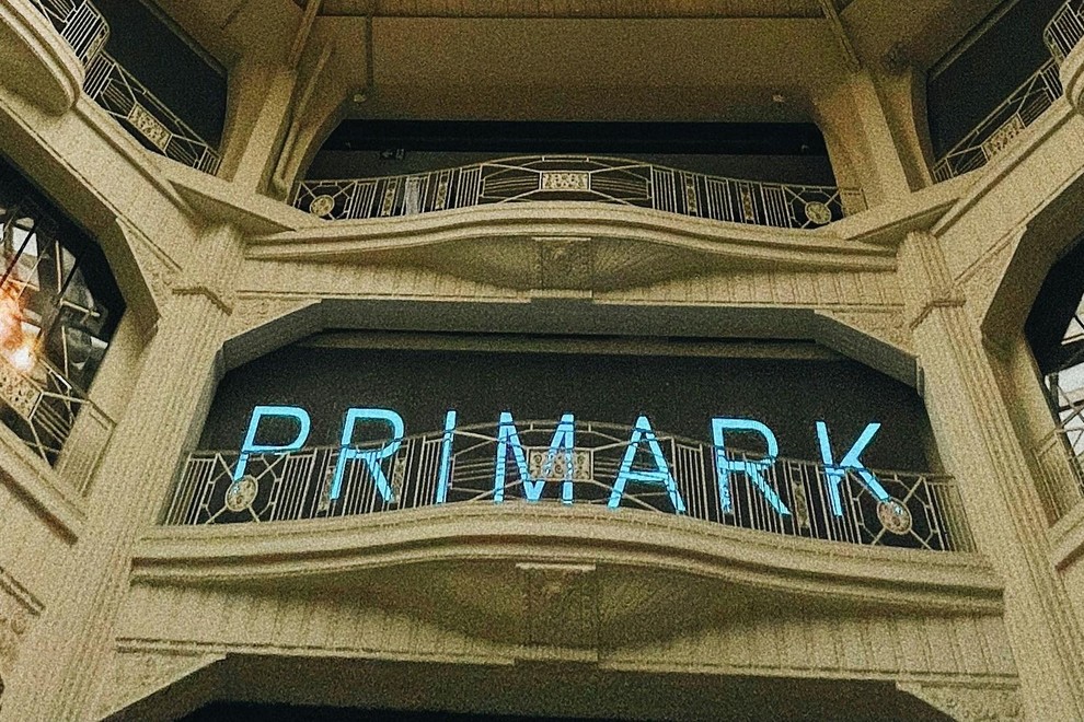 V Primarku smo našli srajco za manj kot 20 evrov, ki je videti luksuzno - in združuje 2 največja jesenska trenda