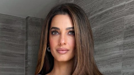 Amal Clooney navdušila z novo barvo las, ki bo to jesen povsod - frizerji pravijo, da ima 1 veliko prednost