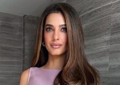 Amal Clooney navdušila z novo barvo las, ki bo to jesen povsod - frizerji pravijo, da ima 1 veliko prednost
