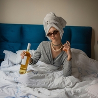 Razglasili so ga za najboljši ženski parfum vseh časov: diši po kavi in vanilji, ženske pa se mu že leta ne morejo upreti