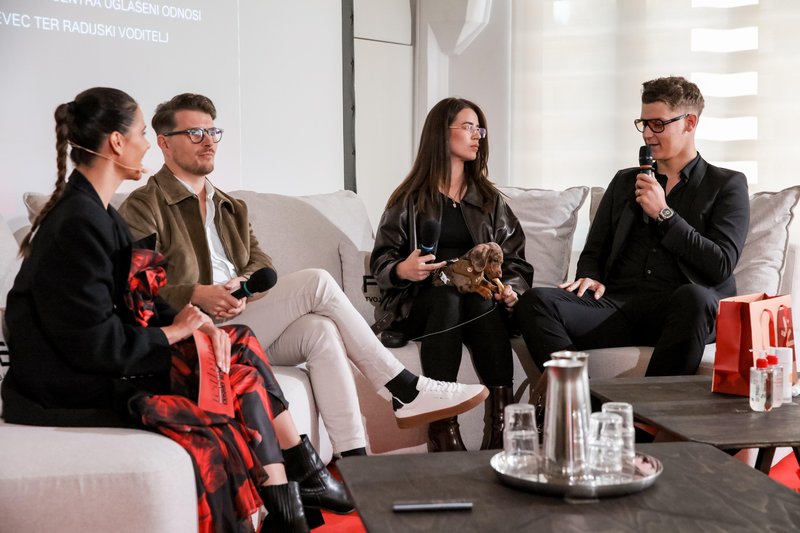 Tjaša Šinkovec Jaka Šinkovec pes Flyn Cosmopolitan konferenca